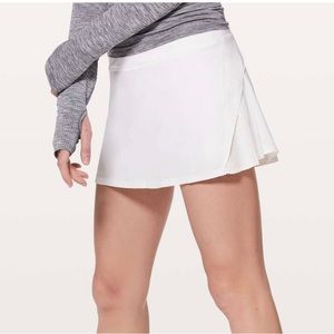 Lululemon NWT Play off the Pleats Skirt size 2 White